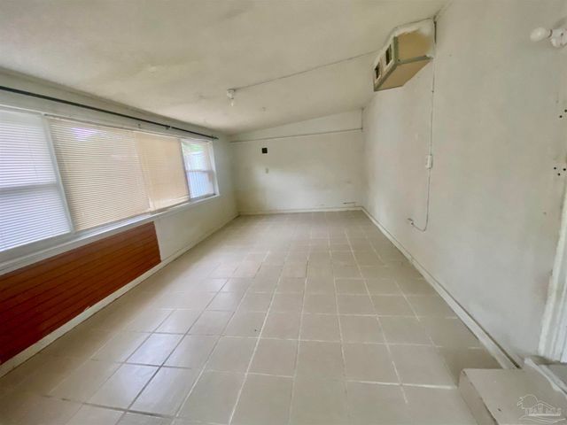 504 New York Dr, Pensacola, FL 32505