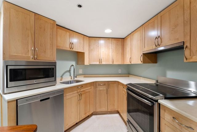 100 Fulton Street 4V, Boston, MA 02109