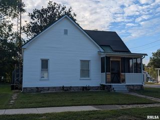 405 S STATE Street, Christopher, IL 62822