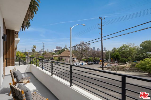 2001 W Bellevue Avenue, Los Angeles, CA 90026