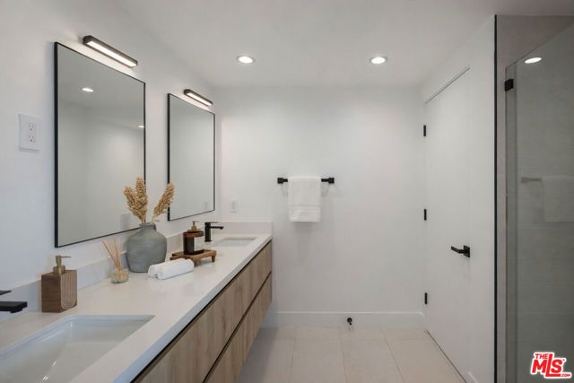 2001 W Bellevue Avenue, Los Angeles, CA 90026