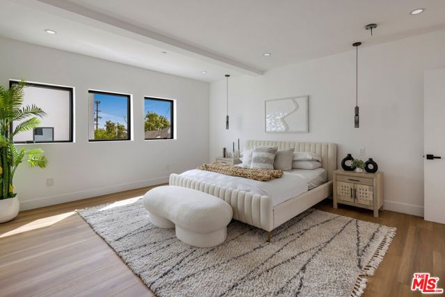 2001 W Bellevue Avenue, Los Angeles, CA 90026