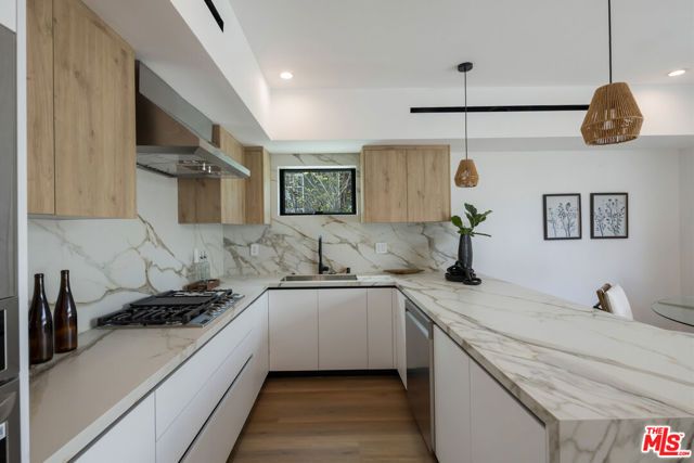 2001 W Bellevue Avenue, Los Angeles, CA 90026