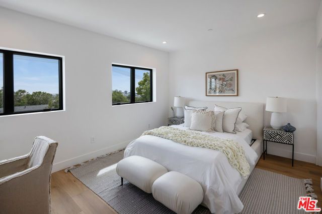 2001 W Bellevue Avenue, Los Angeles, CA 90026