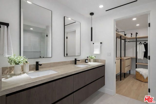 2001 W Bellevue Avenue, Los Angeles, CA 90026