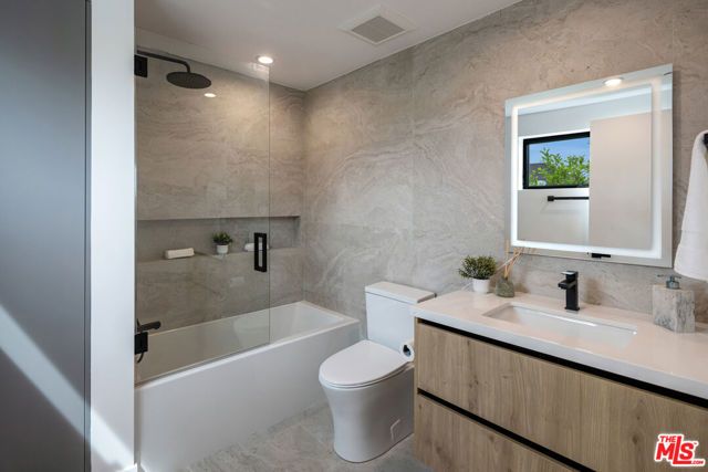 2001 W Bellevue Avenue, Los Angeles, CA 90026