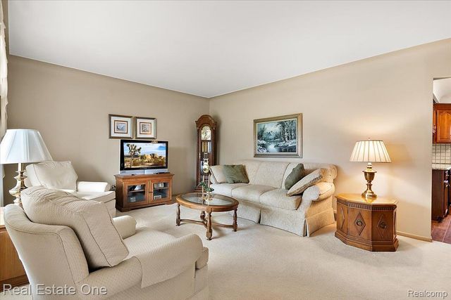 53223 Starlite Drive, Shelby Charter Township, MI 48316