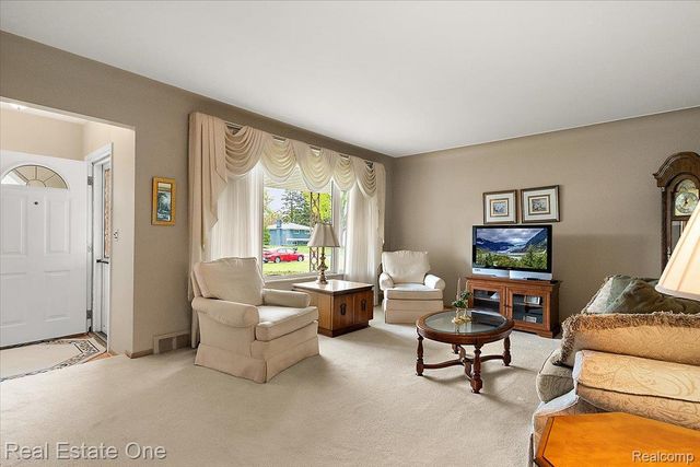 53223 Starlite Drive, Shelby Charter Township, MI 48316