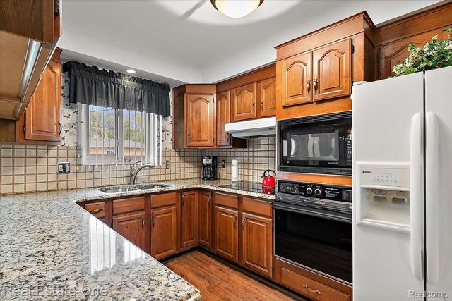 53223 Starlite Drive, Shelby Charter Township, MI 48316