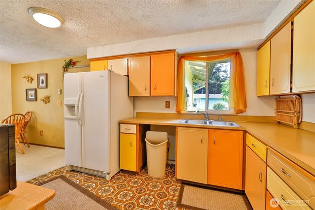 247 Bass Avenue NE, Ocean Shores, WA 98569