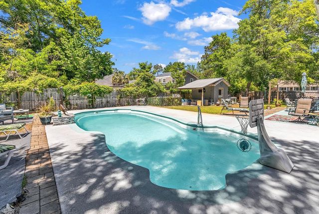 910 S Myrtle Dr., Surfside Beach, SC 29575