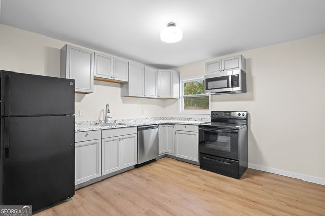 13 Elm Circle, Newnan, GA 30263