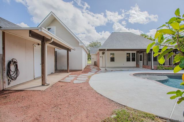 16043 Rawlings Rd, Prairieville, LA 70769