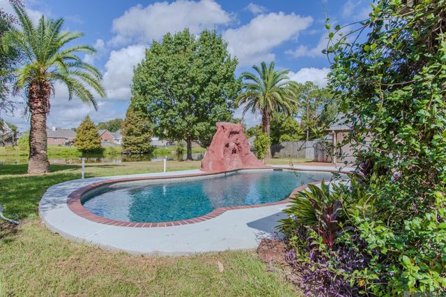 16043 Rawlings Rd, Prairieville, LA 70769
