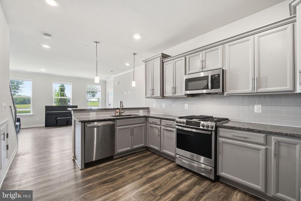 Image 11 of property listing at 4922 MACDONOUGH PL, Frederick, MD 21703