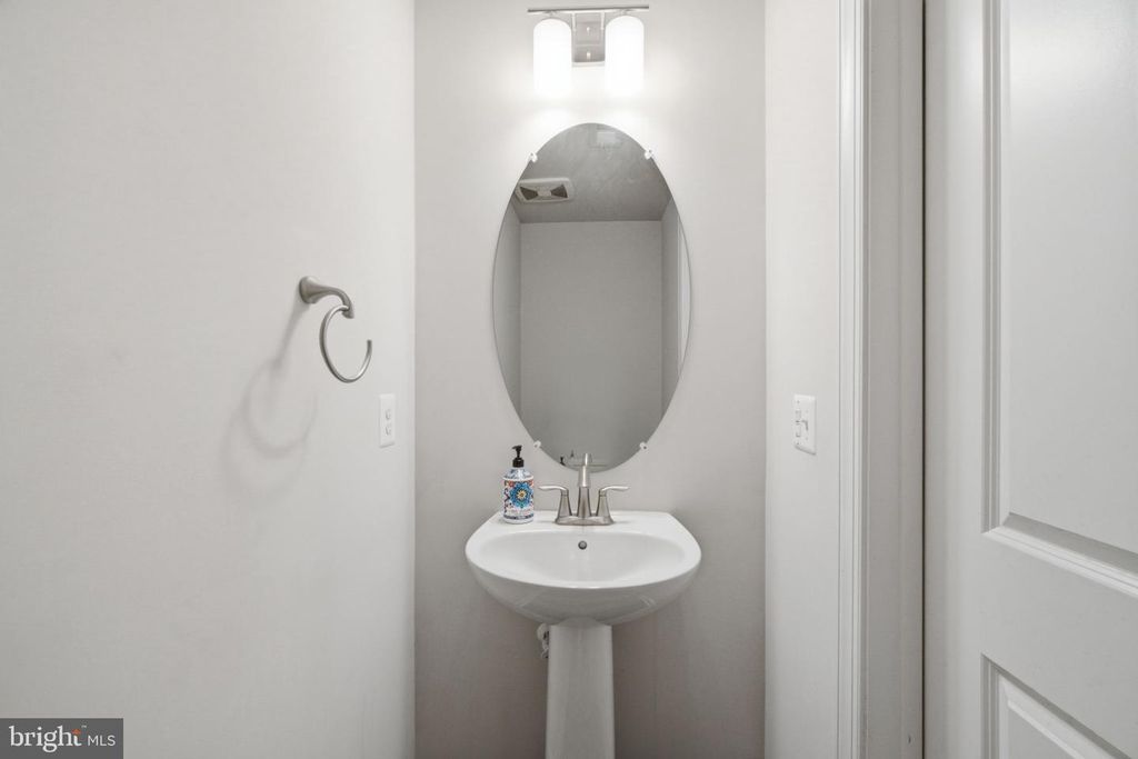 Image 12 of property listing at 4922 MACDONOUGH PL, Frederick, MD 21703
