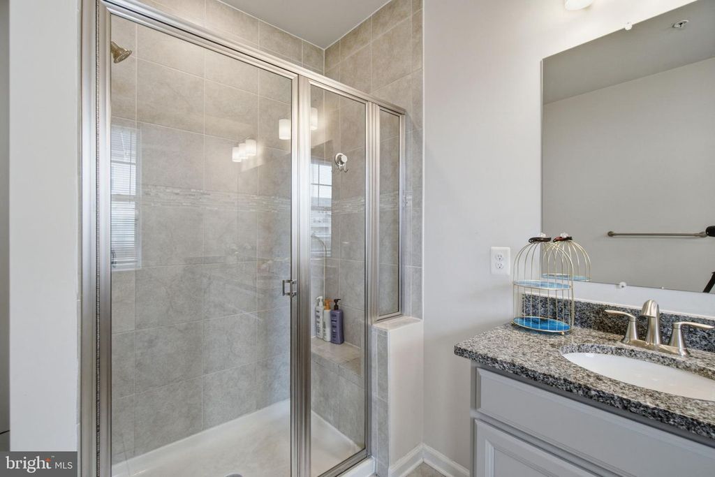 Image 18 of property listing at 4922 MACDONOUGH PL, Frederick, MD 21703