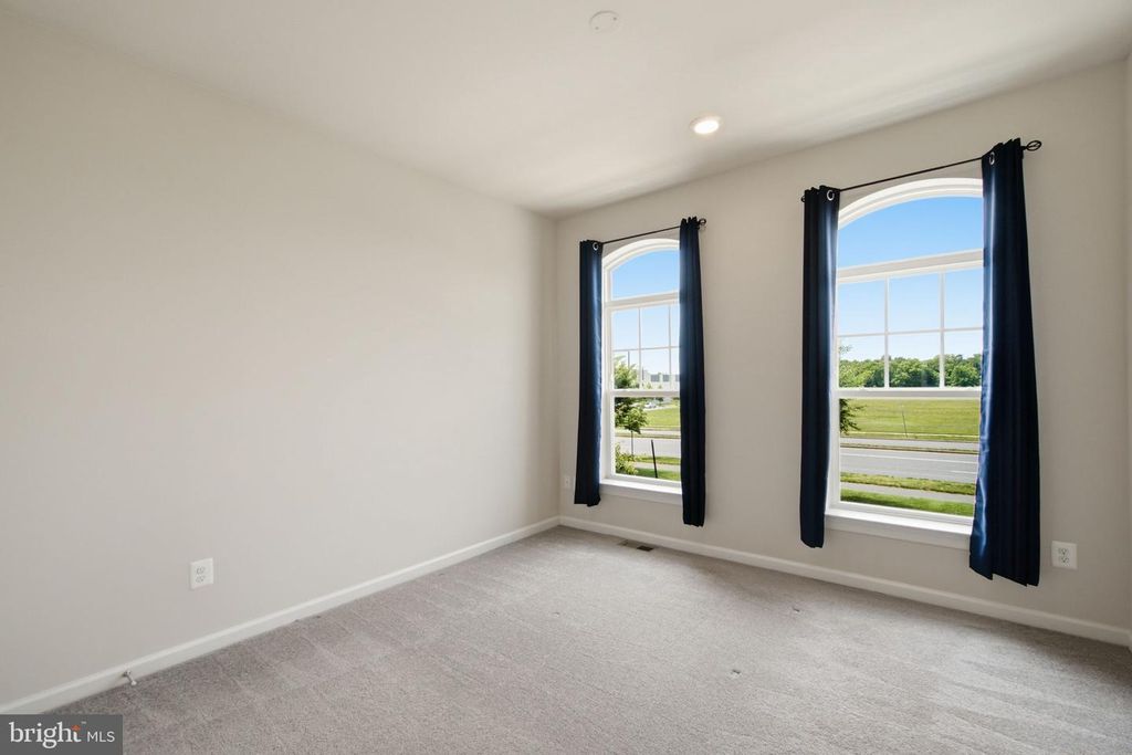 Image 19 of property listing at 4922 MACDONOUGH PL, Frederick, MD 21703