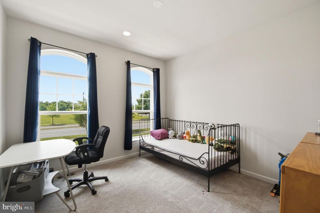 Image 21 of property listing at 4922 MACDONOUGH PL, Frederick, MD 21703