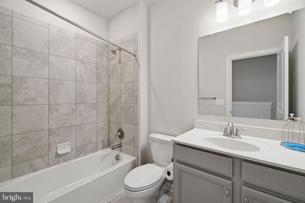 Image 23 of property listing at 4922 MACDONOUGH PL, Frederick, MD 21703