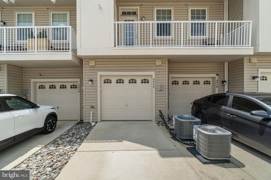 Image 26 of property listing at 4922 MACDONOUGH PL, Frederick, MD 21703