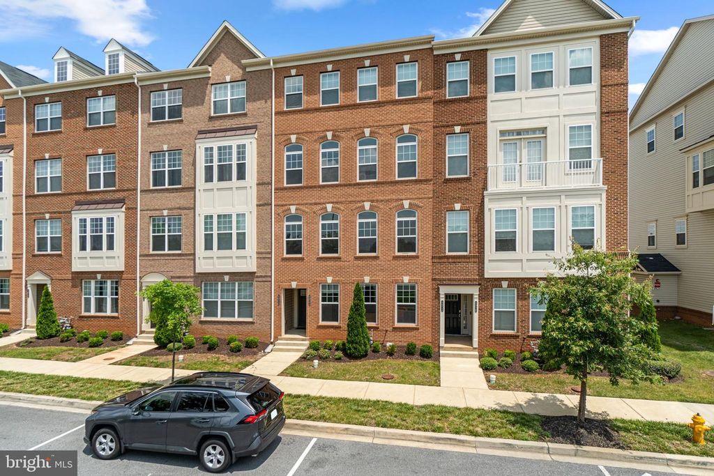Image 3 of property listing at 4922 MACDONOUGH PL, Frederick, MD 21703