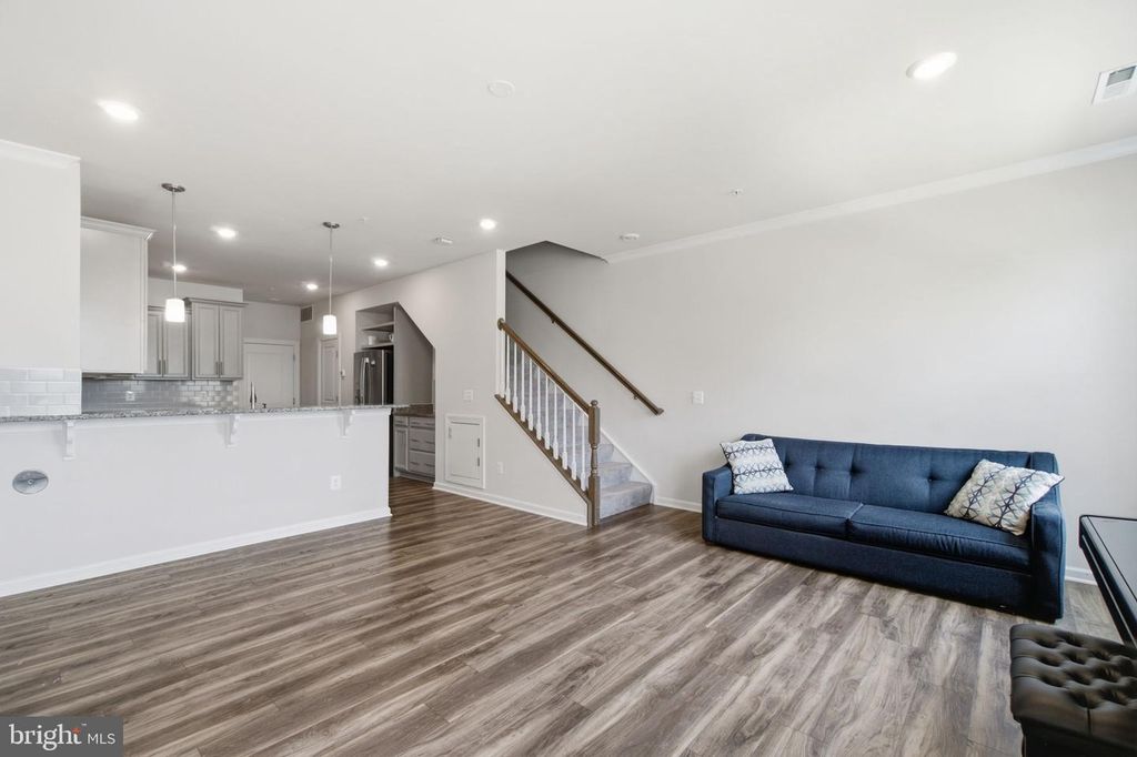 Image 5 of property listing at 4922 MACDONOUGH PL, Frederick, MD 21703