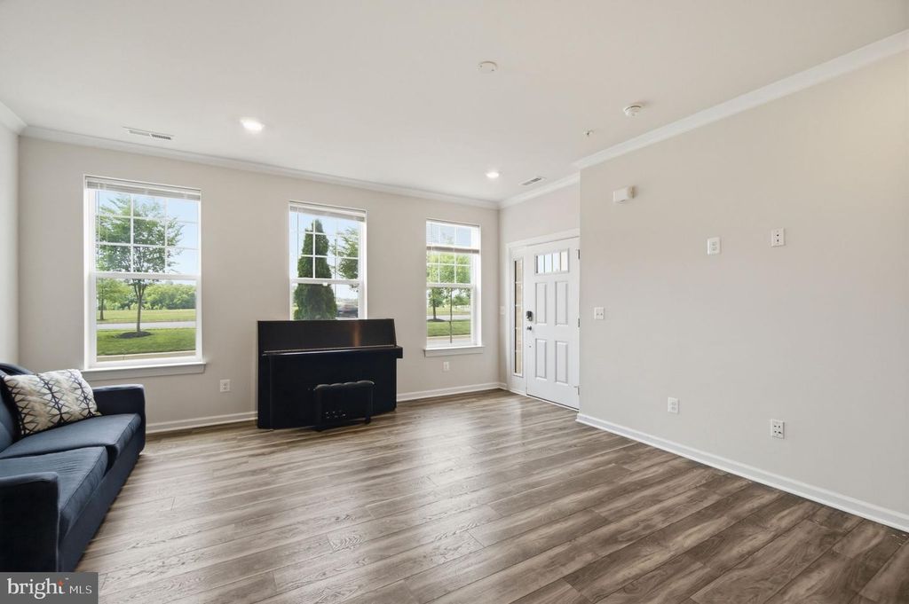 Image 6 of property listing at 4922 MACDONOUGH PL, Frederick, MD 21703
