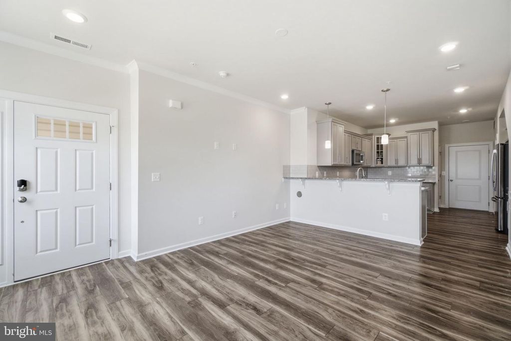 Image 7 of property listing at 4922 MACDONOUGH PL, Frederick, MD 21703