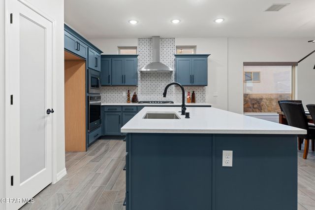 2520 SAMMY CERVANTES Street, El Paso, TX 79938