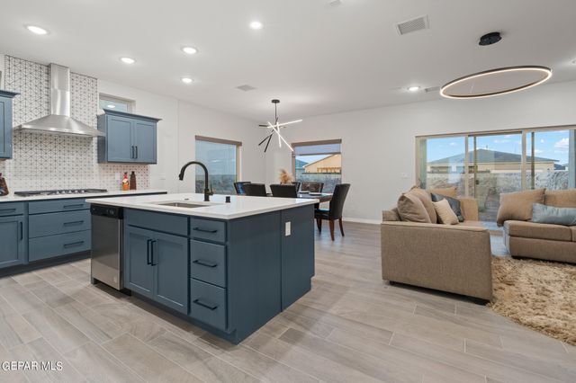 2520 SAMMY CERVANTES Street, El Paso, TX 79938