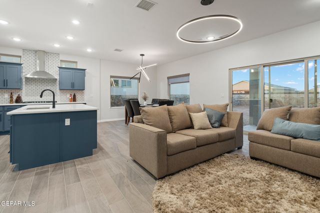 2520 SAMMY CERVANTES Street, El Paso, TX 79938