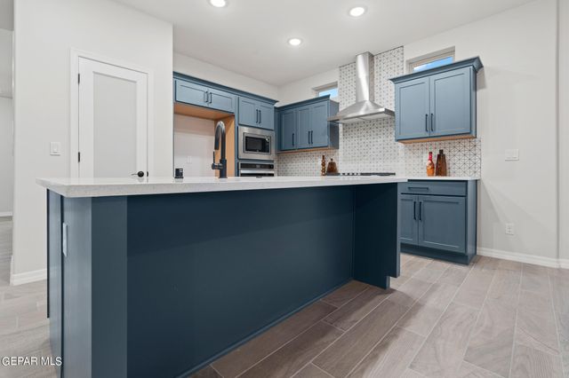 2520 SAMMY CERVANTES Street, El Paso, TX 79938