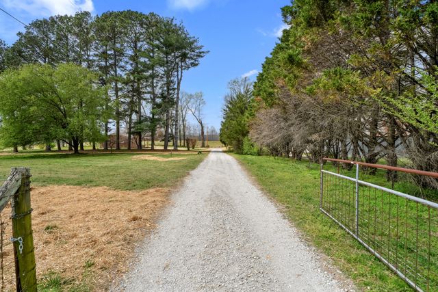 151 Robert Branch Drive, Tullahoma, TN 37388