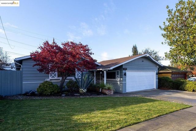 2305 Greenridge Dr, El Sobrante, CA 94803