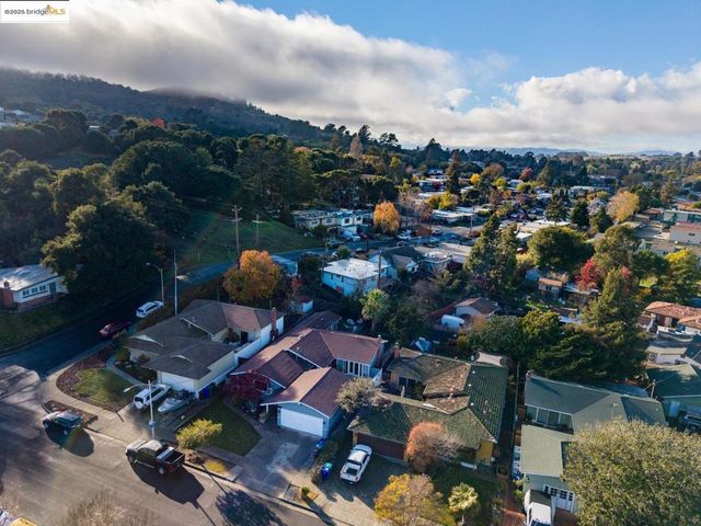 2305 Greenridge Dr, El Sobrante, CA 94803