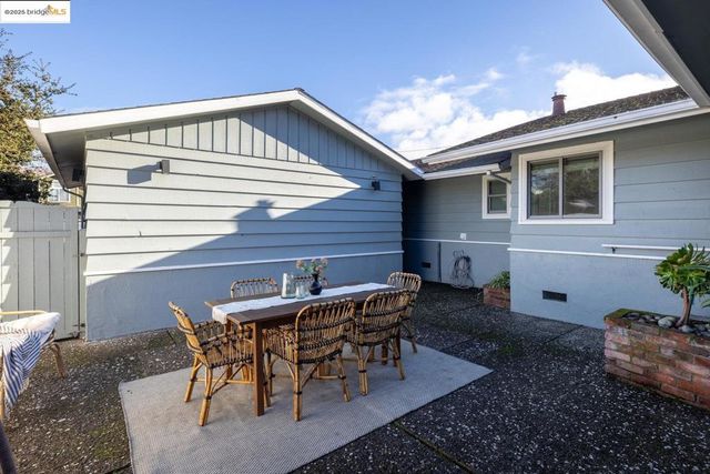 2305 Greenridge Dr, El Sobrante, CA 94803