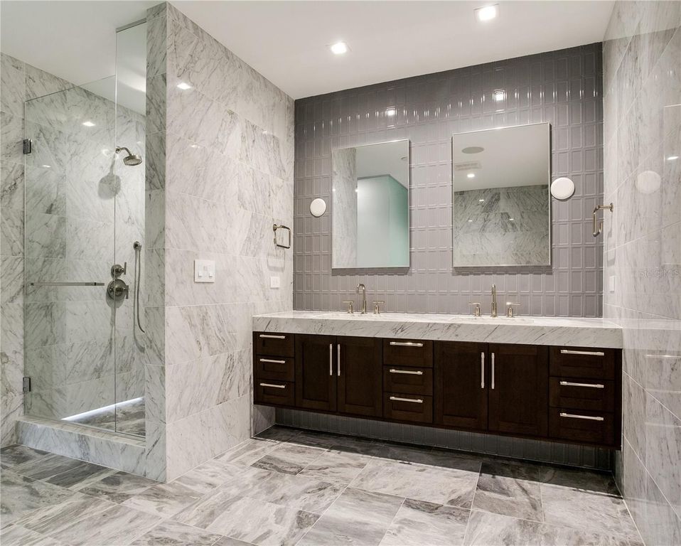 Image 16 of property listing at 3015 S YSABELLA AVENUE 2401, Tampa, FL 33629