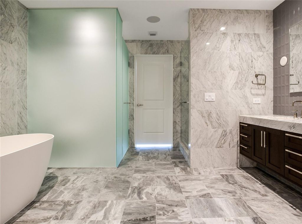 Image 20 of property listing at 3015 S YSABELLA AVENUE 2401, Tampa, FL 33629