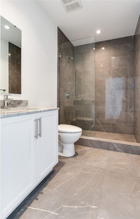 Image 25 of property listing at 3015 S YSABELLA AVENUE 2401, Tampa, FL 33629
