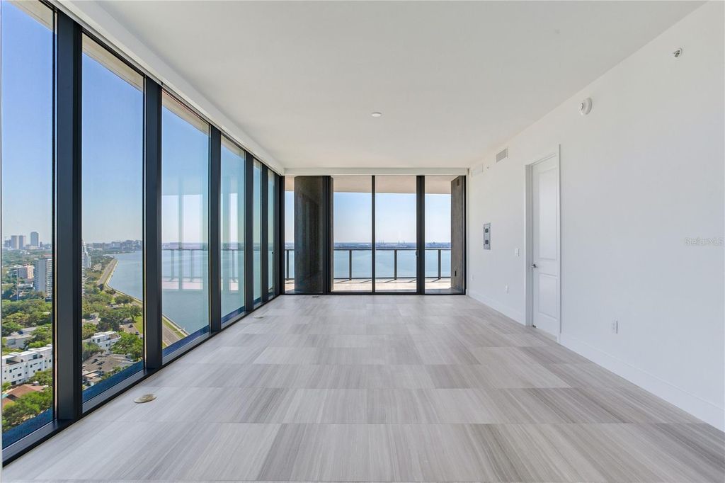 Image 5 of property listing at 3015 S YSABELLA AVENUE 2401, Tampa, FL 33629