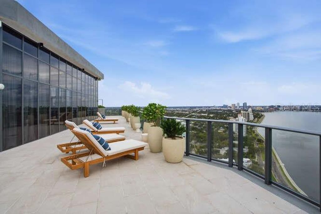 Image 66 of property listing at 3015 S YSABELLA AVENUE 2401, Tampa, FL 33629