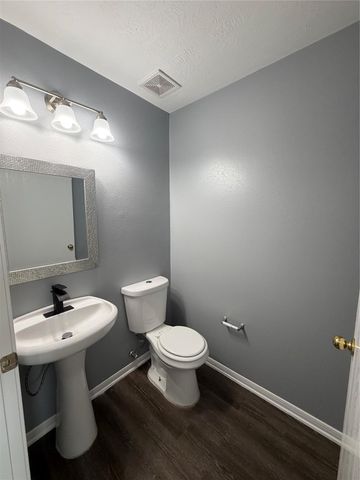 4623 Mi Castillo Court, Houston, TX 77045