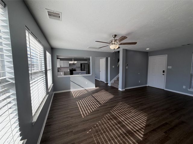 4623 Mi Castillo Court, Houston, TX 77045