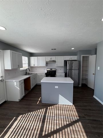 4623 Mi Castillo Court, Houston, TX 77045