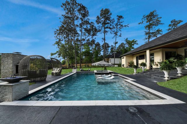 40802 Rolling Forest Drive, Magnolia, TX 77354