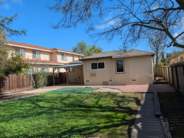 1049 Haven Avenue, Redwood City, CA 94063