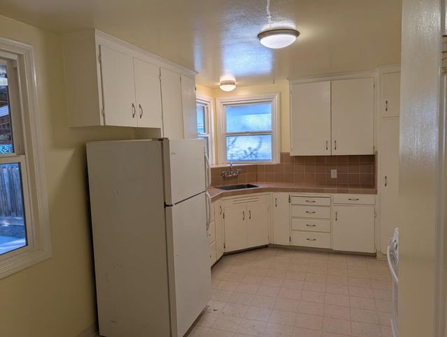 1049 Haven Avenue, Redwood City, CA 94063