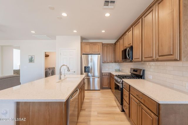 1820 N Banneker Lane, Green Valley, AZ 85614