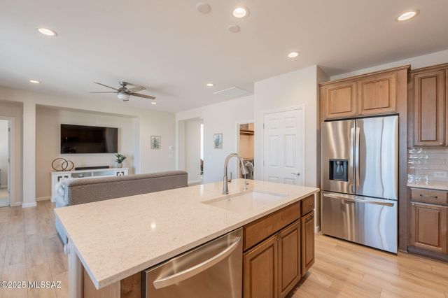 1820 N Banneker Lane, Green Valley, AZ 85614